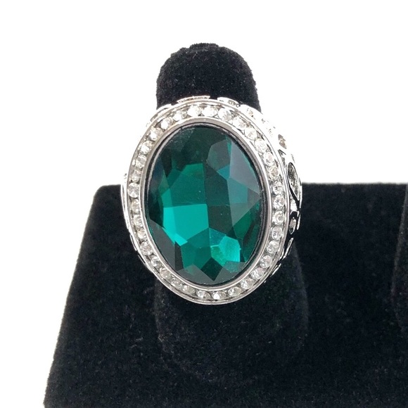Posherpooch Jewelry - Emerald Green Gemstone Dome Statement Ring NWT 7